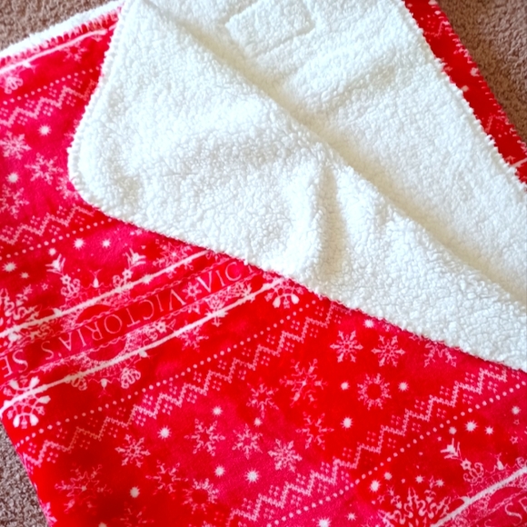 Victoria Secret plush blanket - Picture 1 of 2